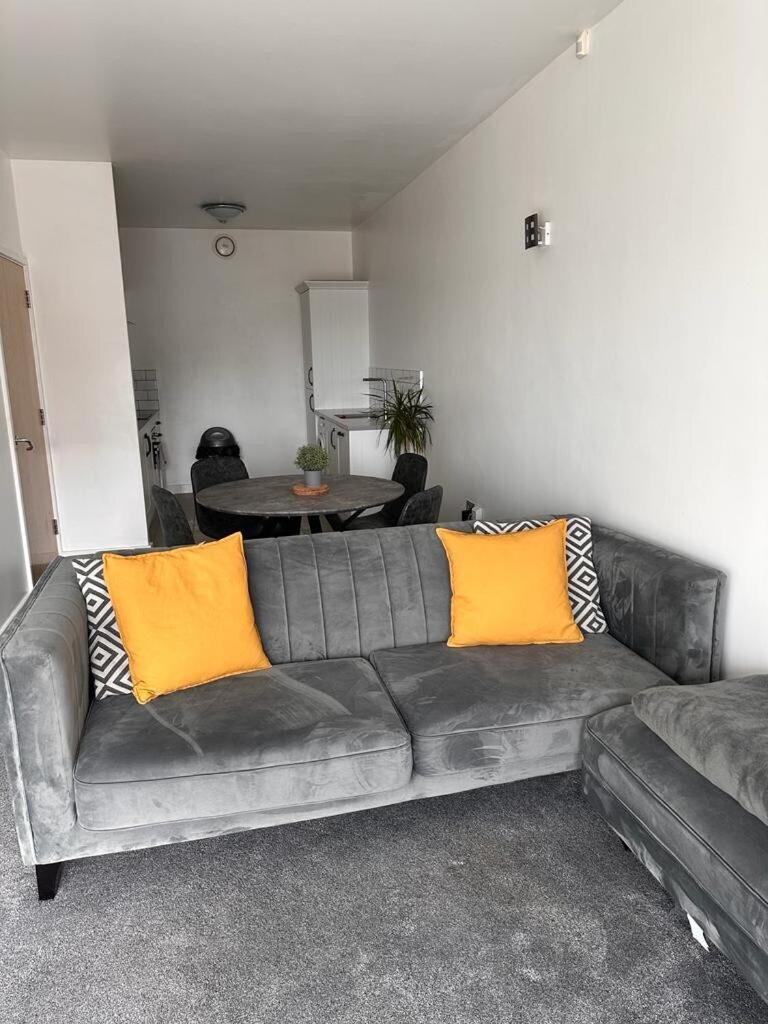 Recently Refurbished Mk Free Parking Apartment Milton Keynes