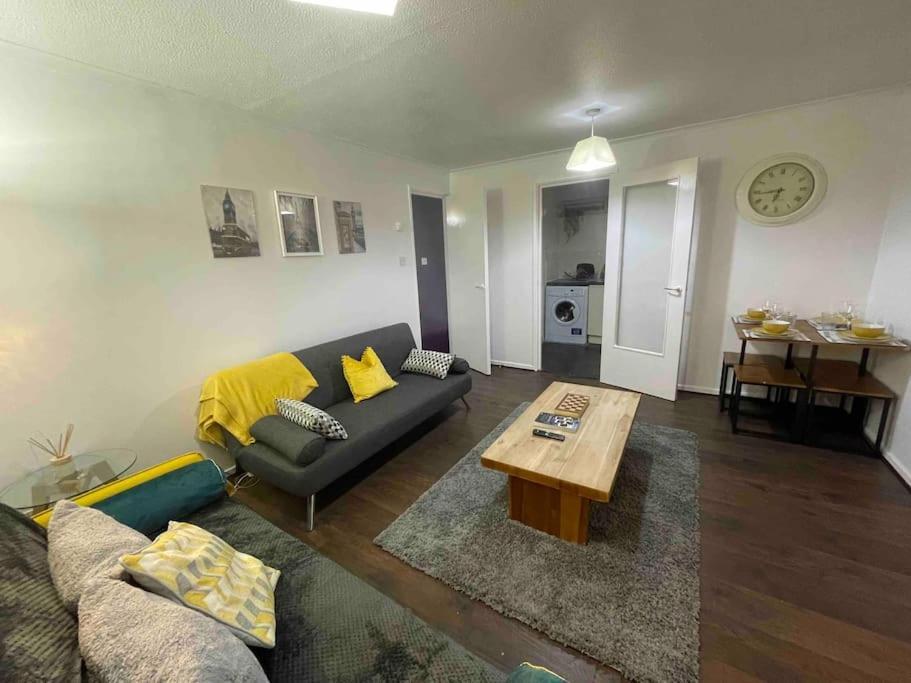 Cosy Mk Sky Tv Netflix And Free Parking Apartment Milton Keynes