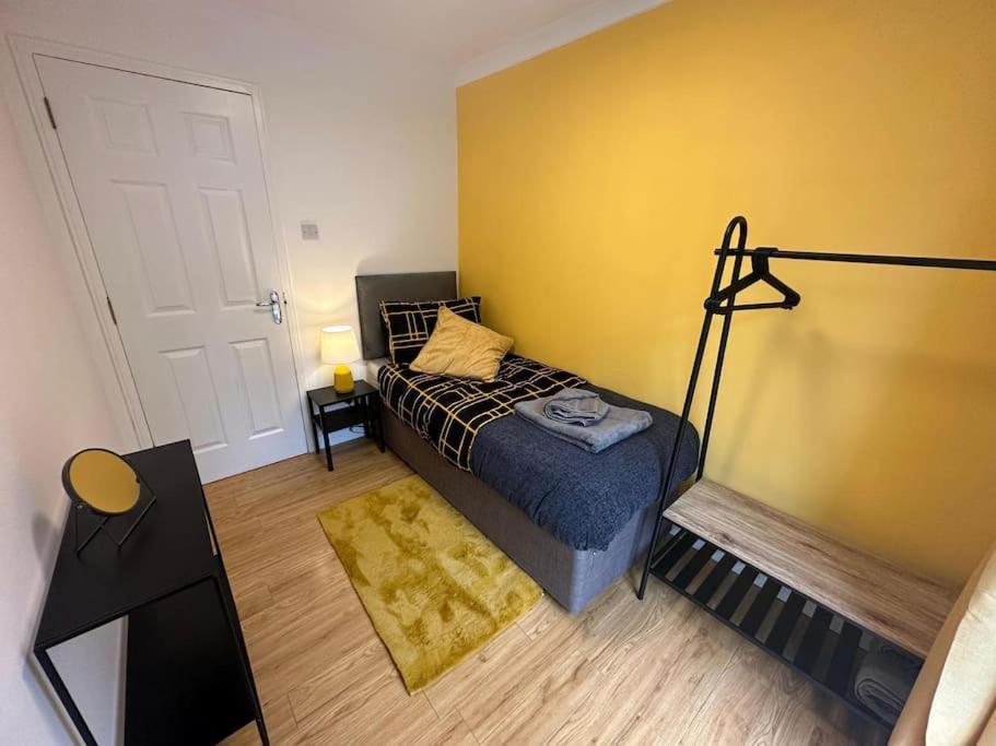 Elegant In Stylish House Milton Keynes
