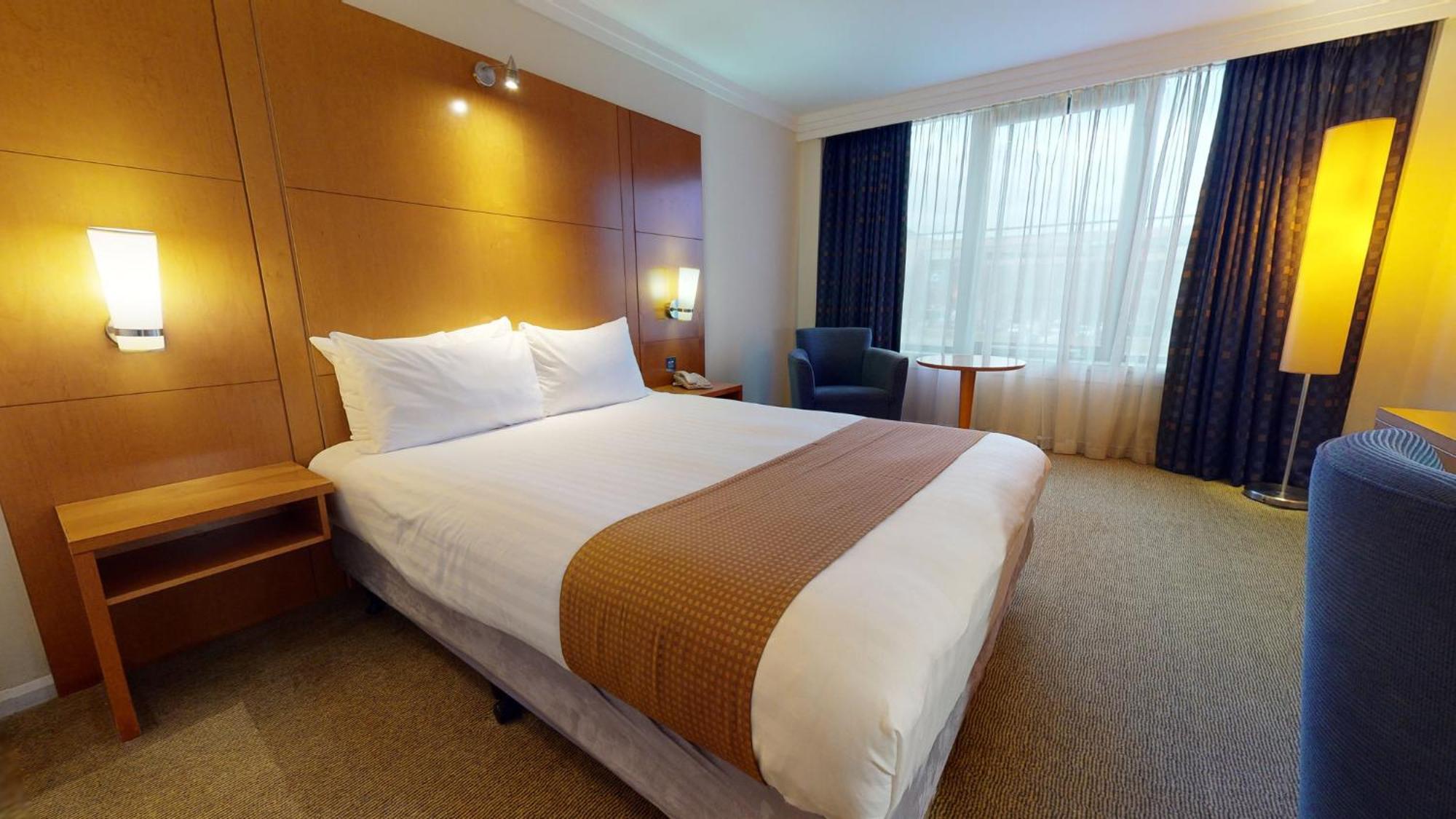 By Ihg 4* Milton Keynes