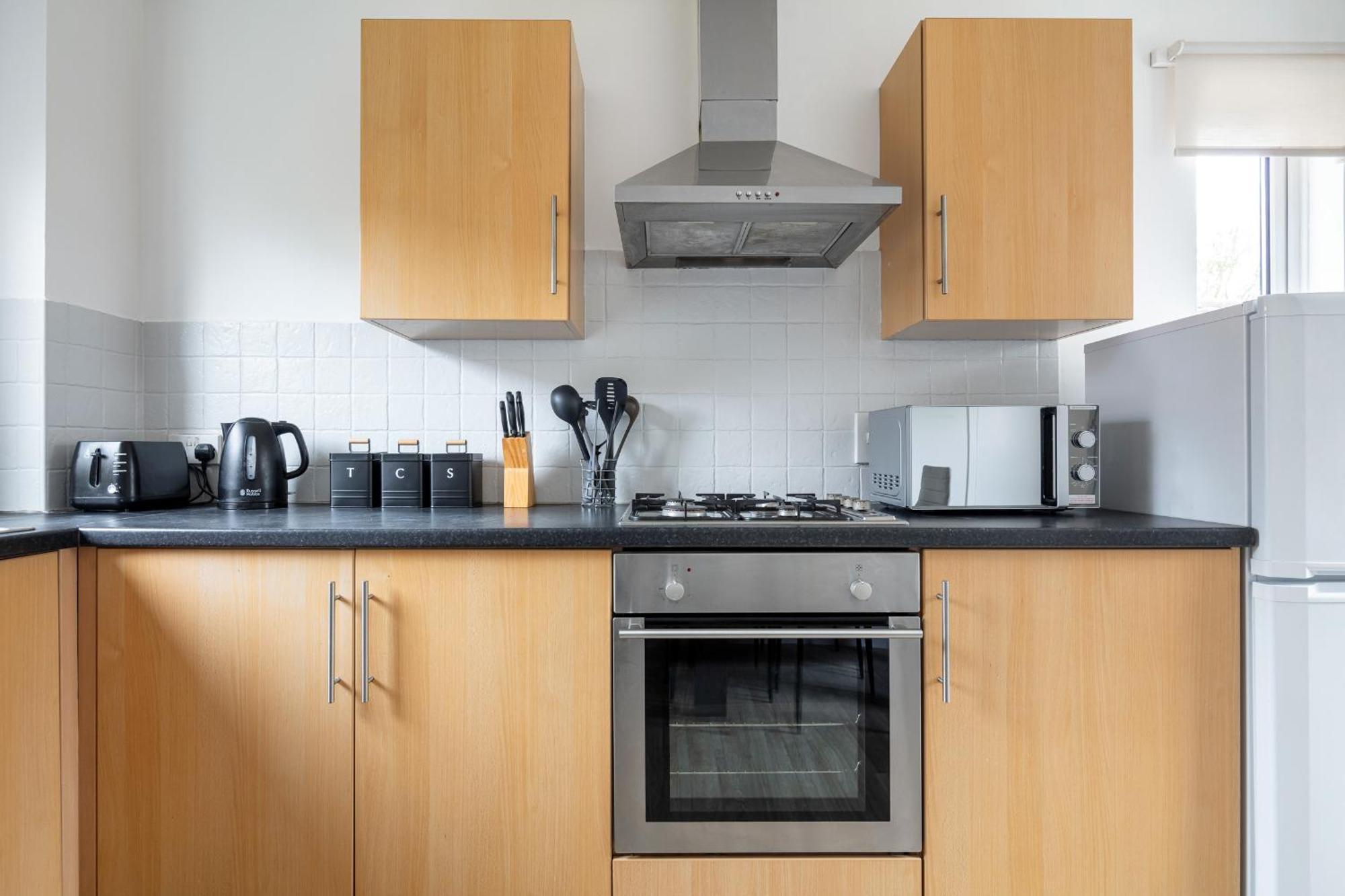 Contractors, Mk, Free Off Street Parking, Close To Amenities, Managed By Chique Ltd