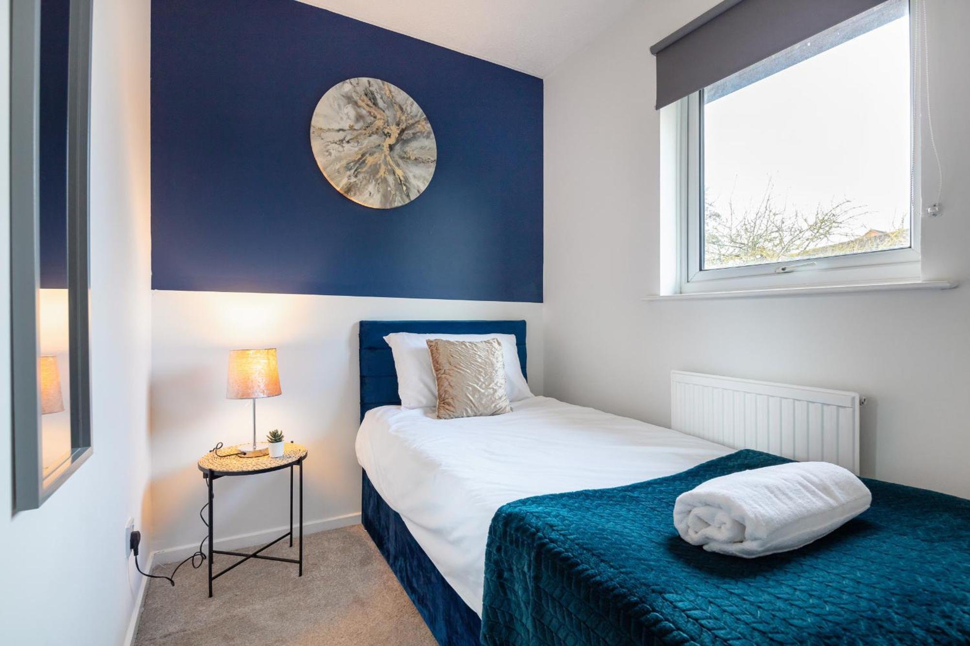 Contractors, Mk, Free Off Street Parking, Close To Amenities, Managed By Chique Ltd Holiday home *
