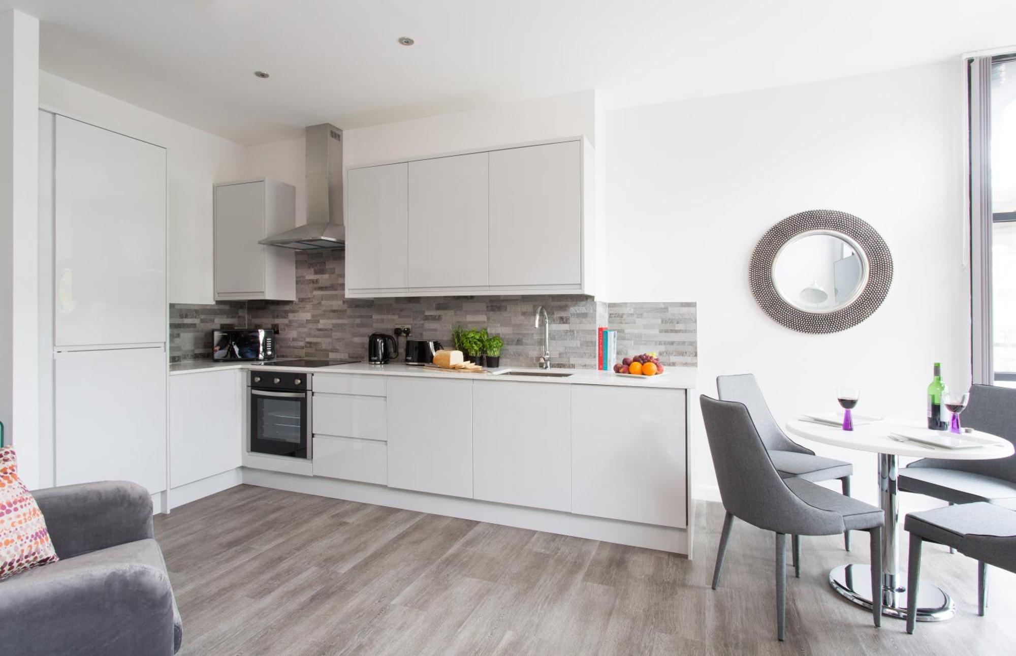 Apartment Cotels At 7zero1: Modern With Broadband & Parking *