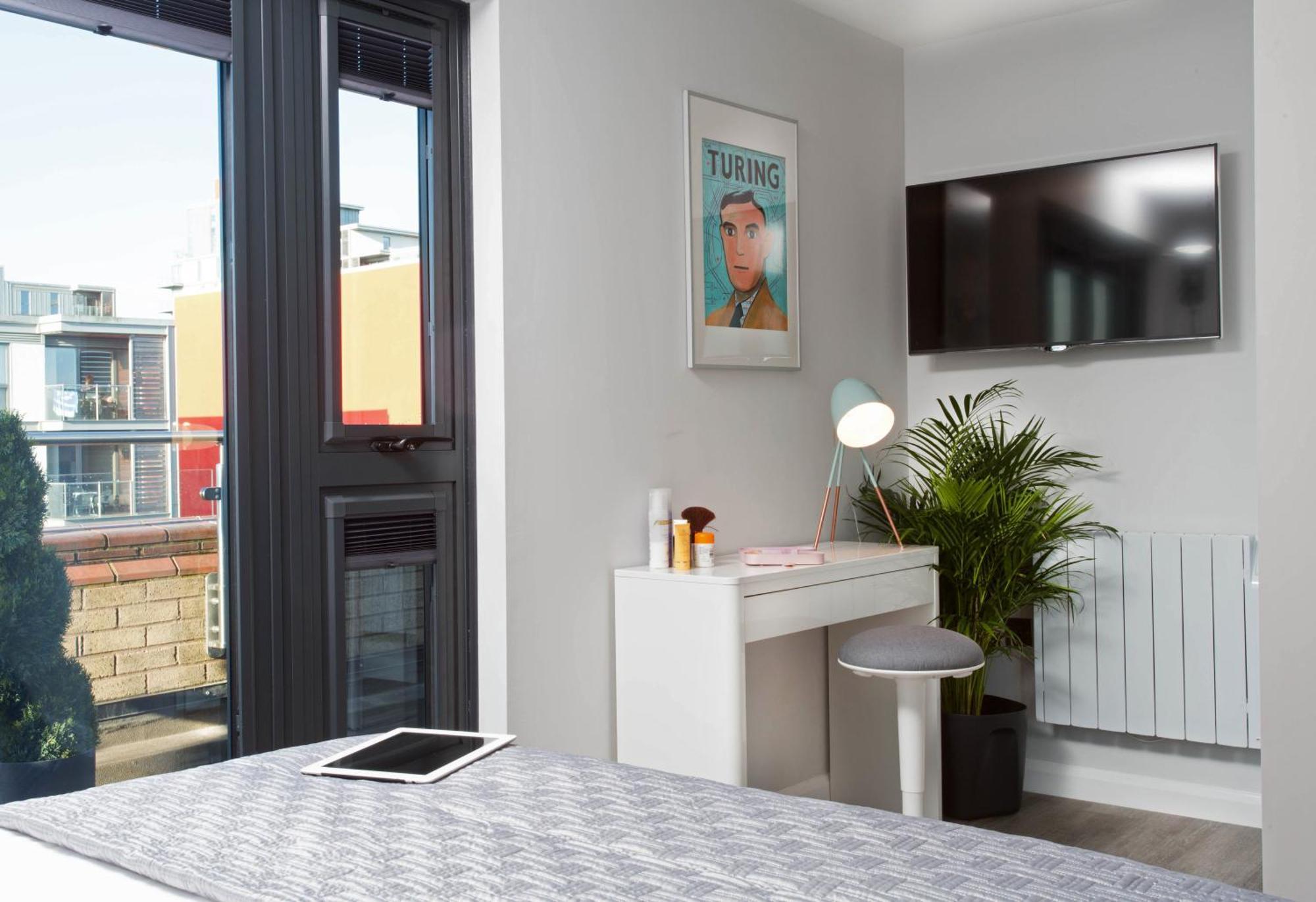 Apartment Cotels At 7zero1: Modern With Broadband & Parking Milton Keynes