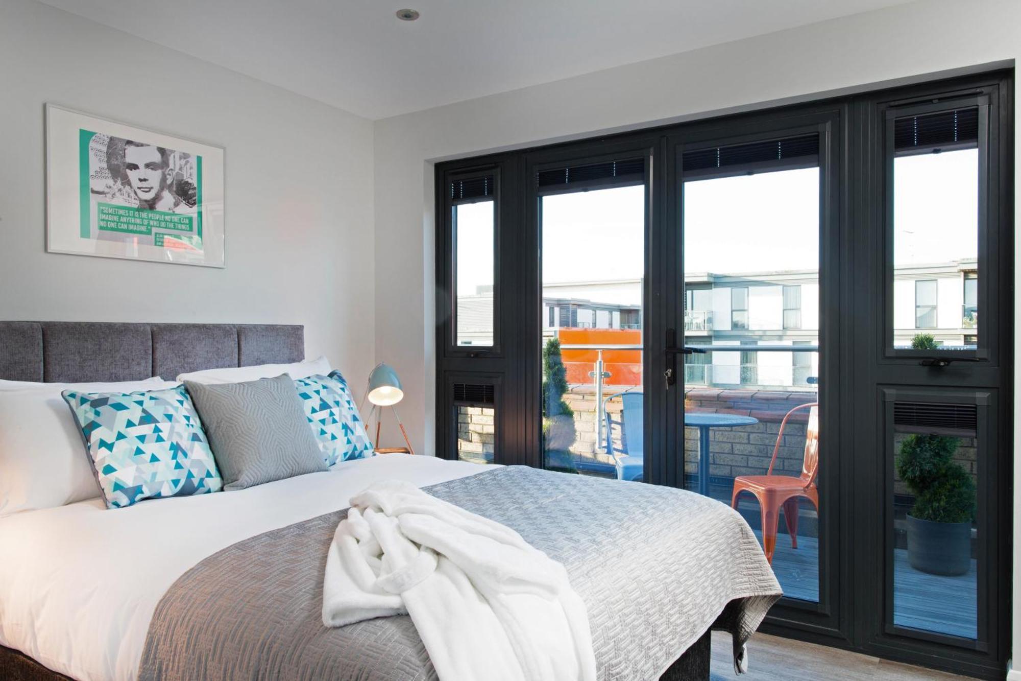 Apartment Cotels At 7zero1: Modern With Broadband & Parking *