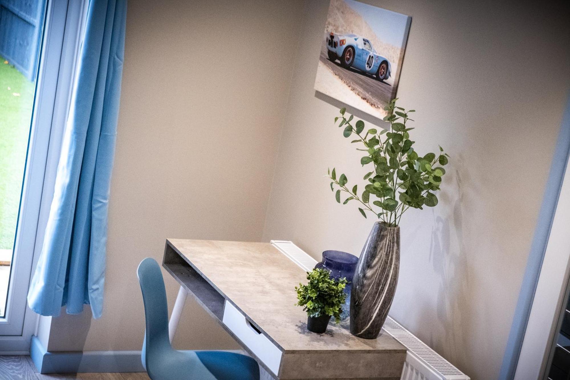 Casa de férias Mk 2-bedroom Contractor's Gem, 5 Beds, Sleeps 6, Free Parking