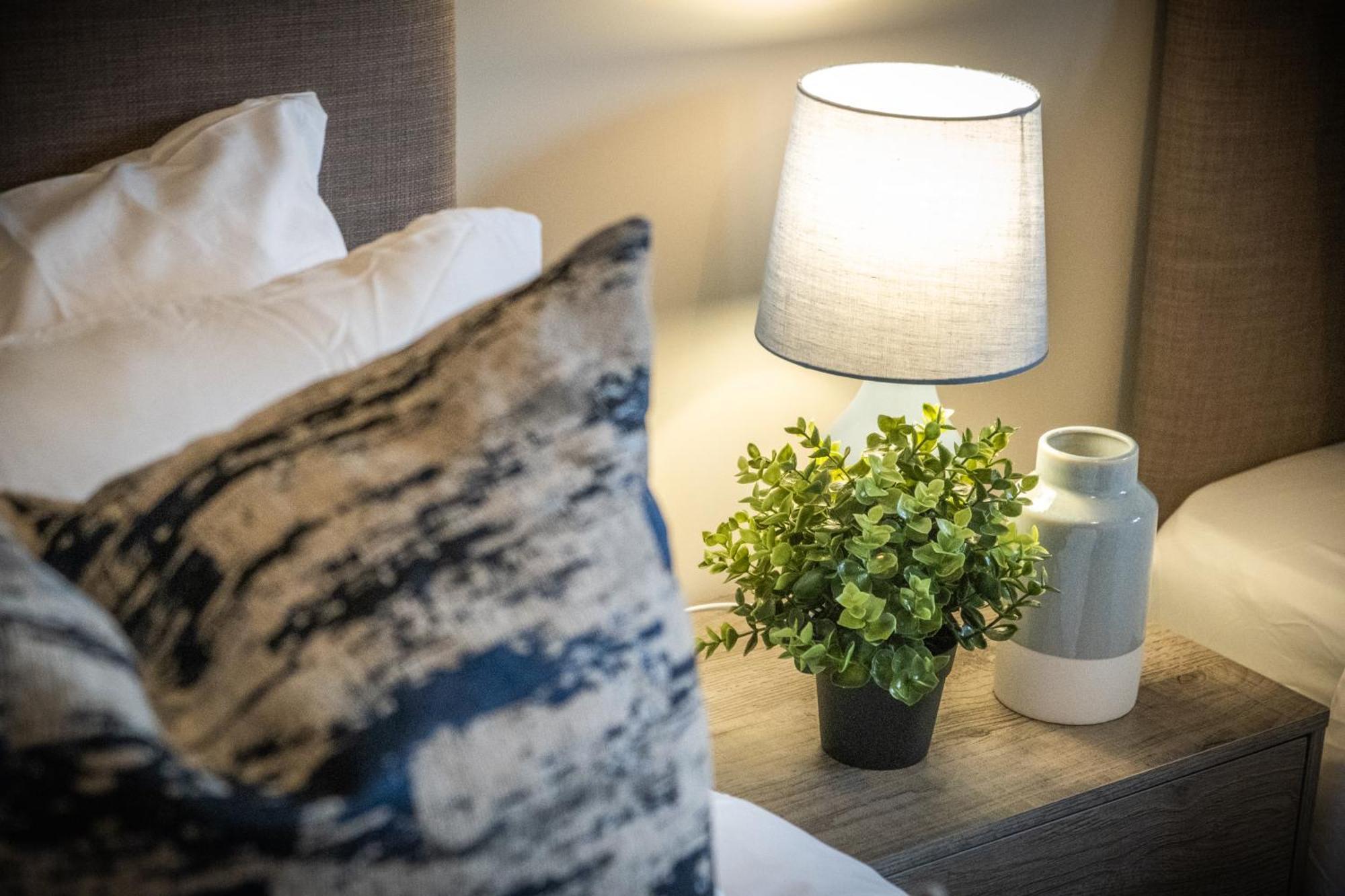 Mk 2-bedroom Contractor's Gem, 5 Beds, Sleeps 6, Free Parking Casa de férias Milton Keynes