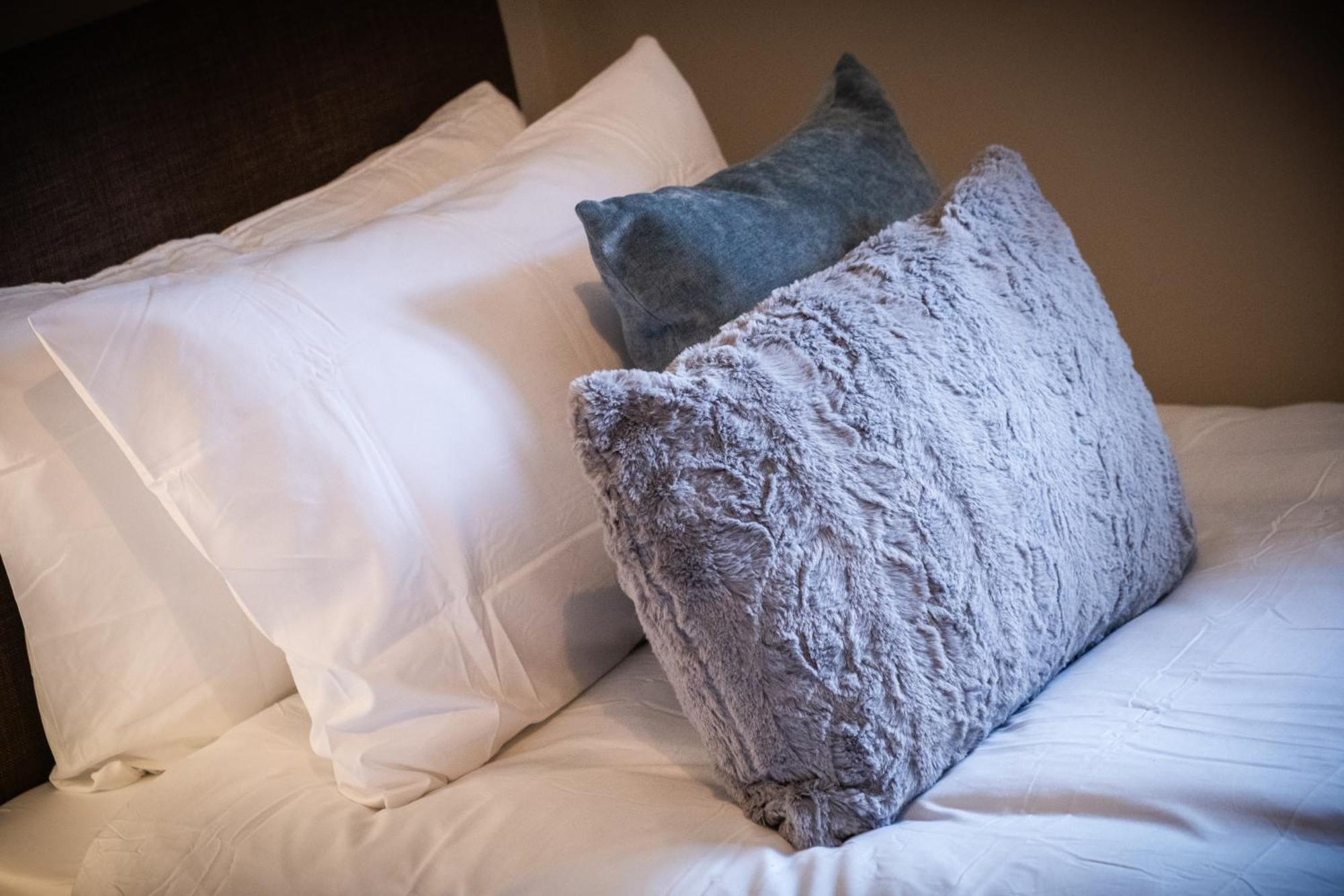 Mk 2-bedroom Contractor's Gem, 5 Beds, Sleeps 6, Free Parking Casa de férias