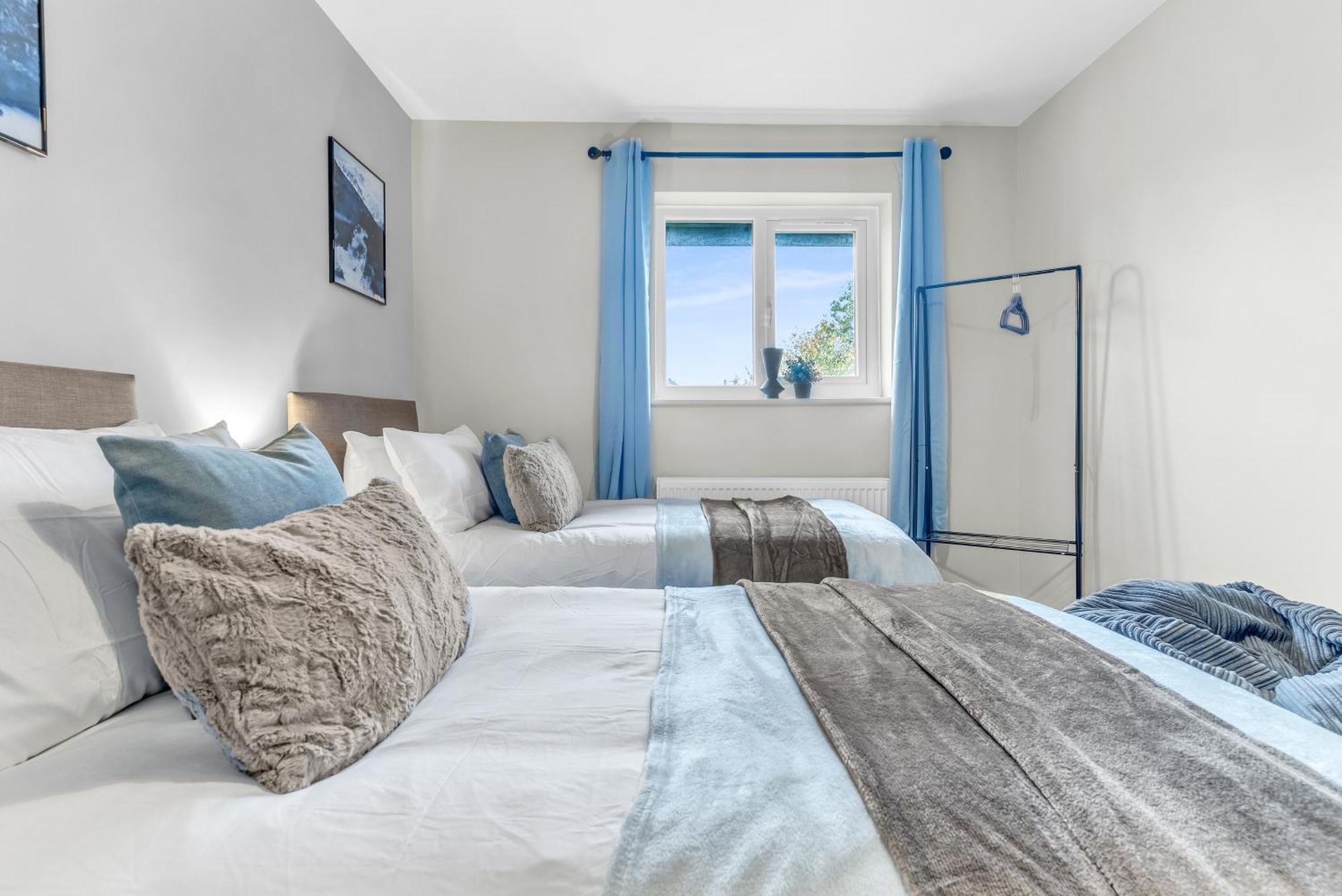 Mk 2-bedroom Contractor's Gem, 5 Beds, Sleeps 6, Free Parking Milton Keynes