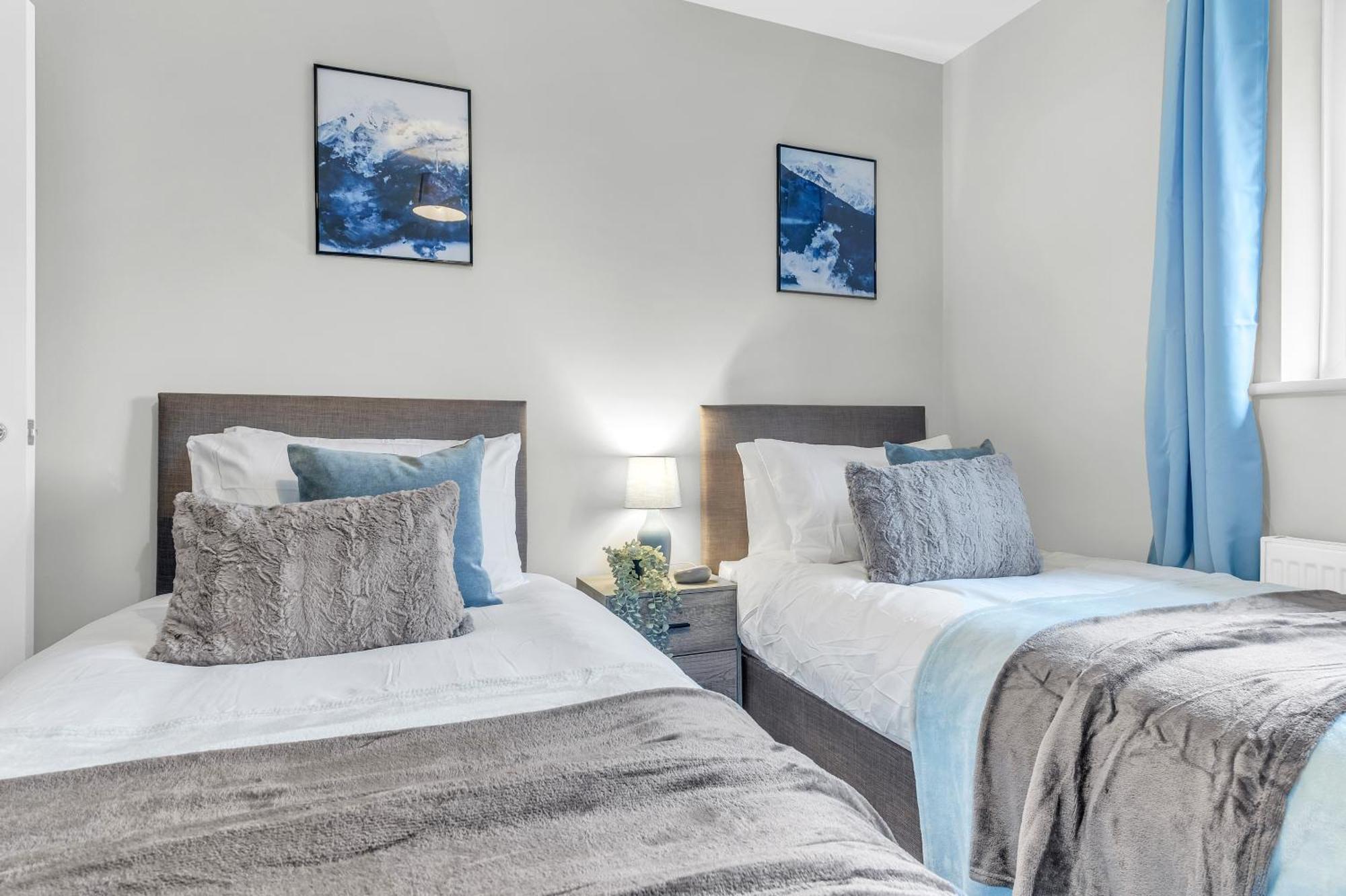 Mk 2-bedroom Contractor's Gem, 5 Beds, Sleeps 6, Free Parking Milton Keynes