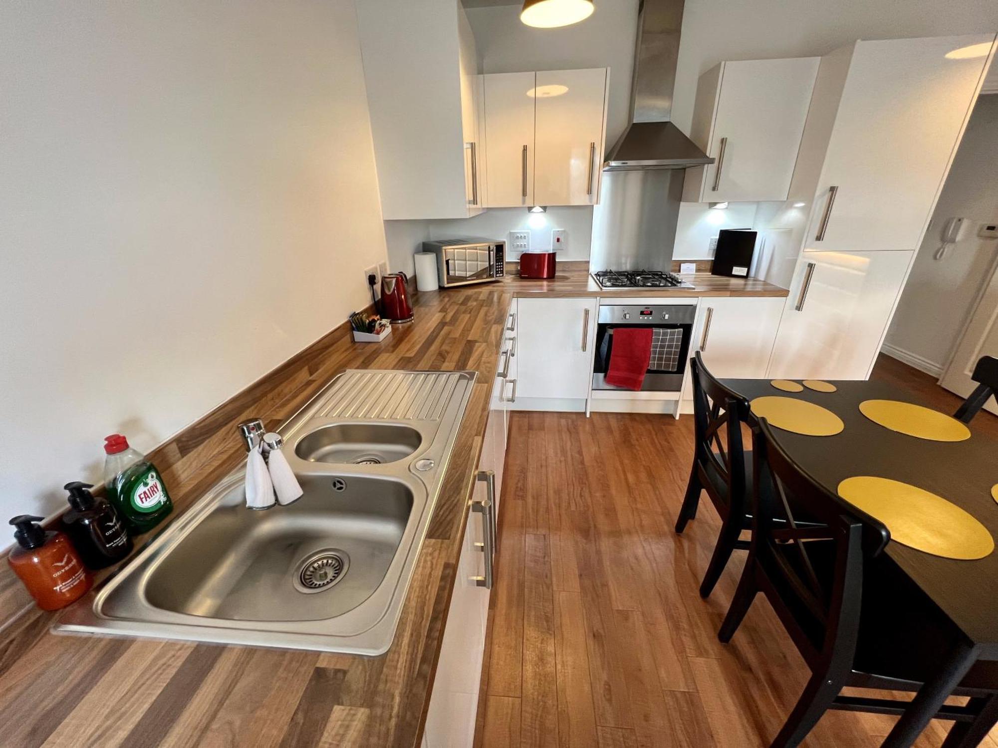 Fabulous Modern Close To Central Milton Keynes