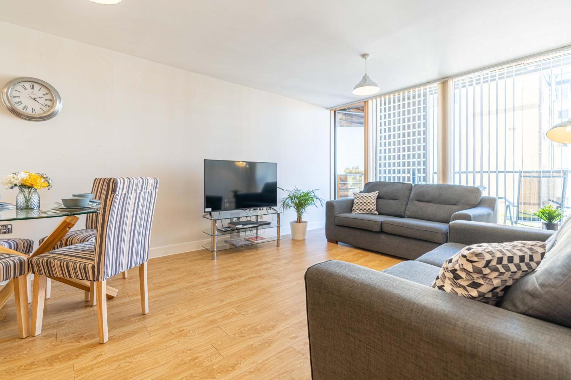 Cotels At Vizion: Serviced With Free Parking * Milton Keynes