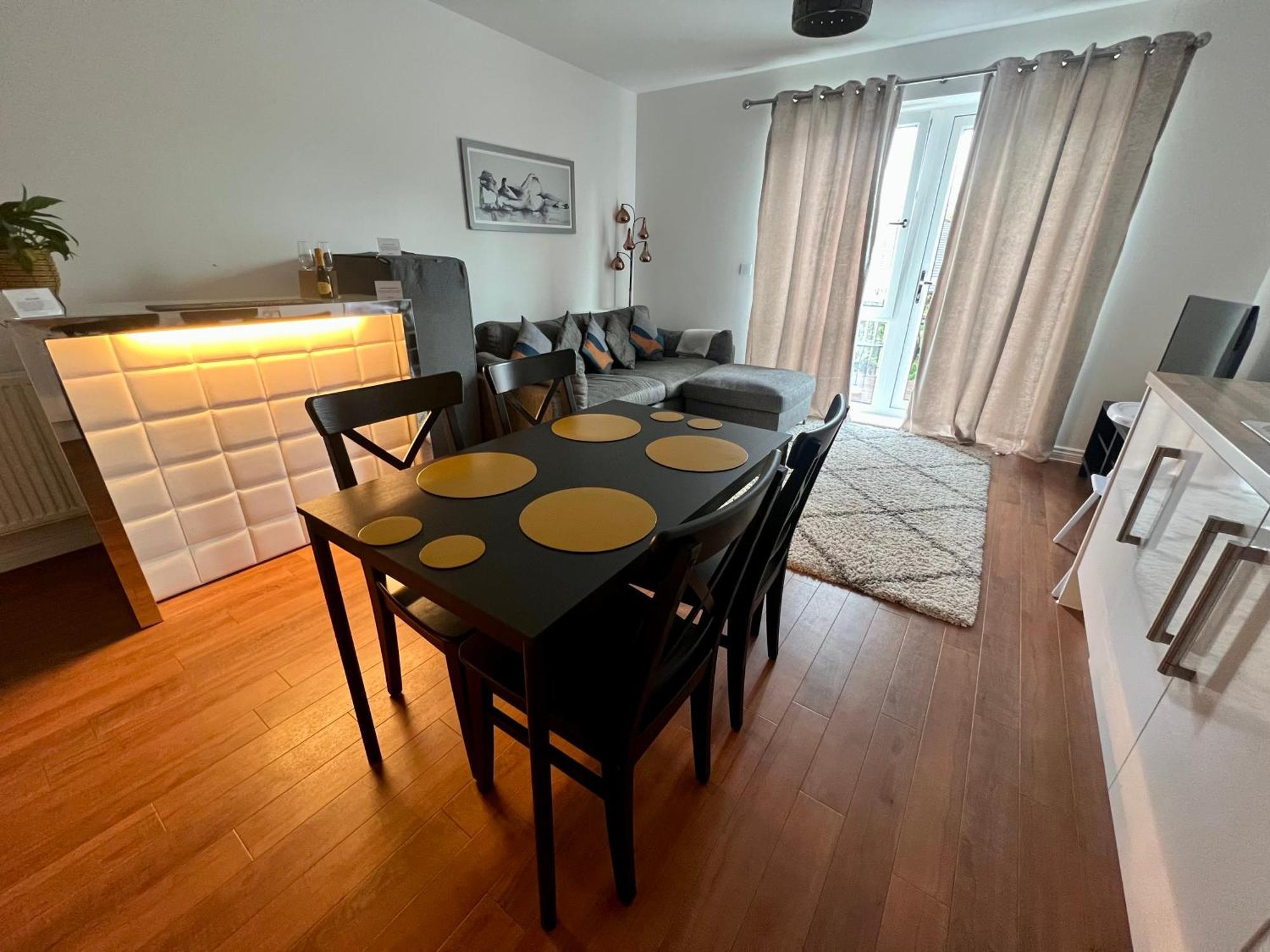 Fabulous Modern Close To Central Milton Keynes