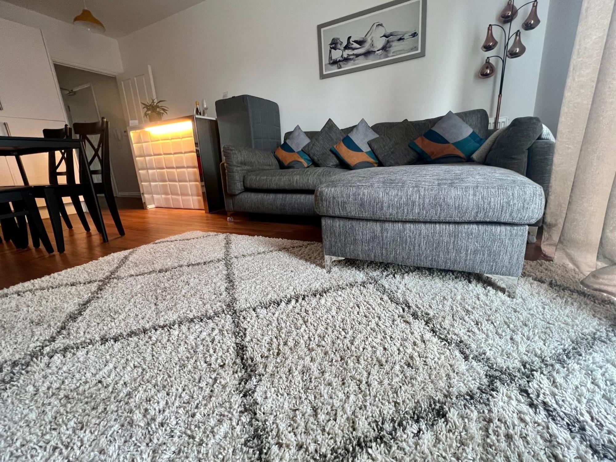 Fabulous Modern Close To Central Milton Keynes