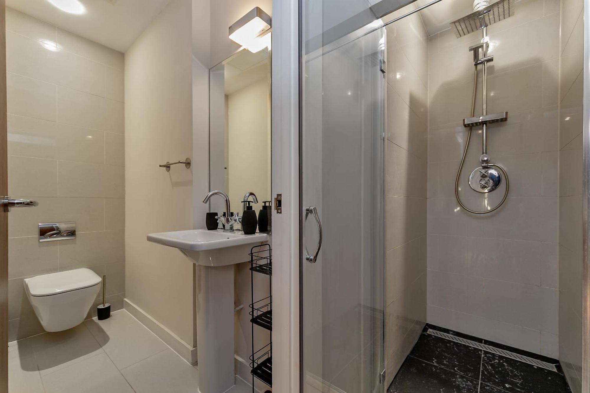 The Diamond At Mk Centre Apartment *