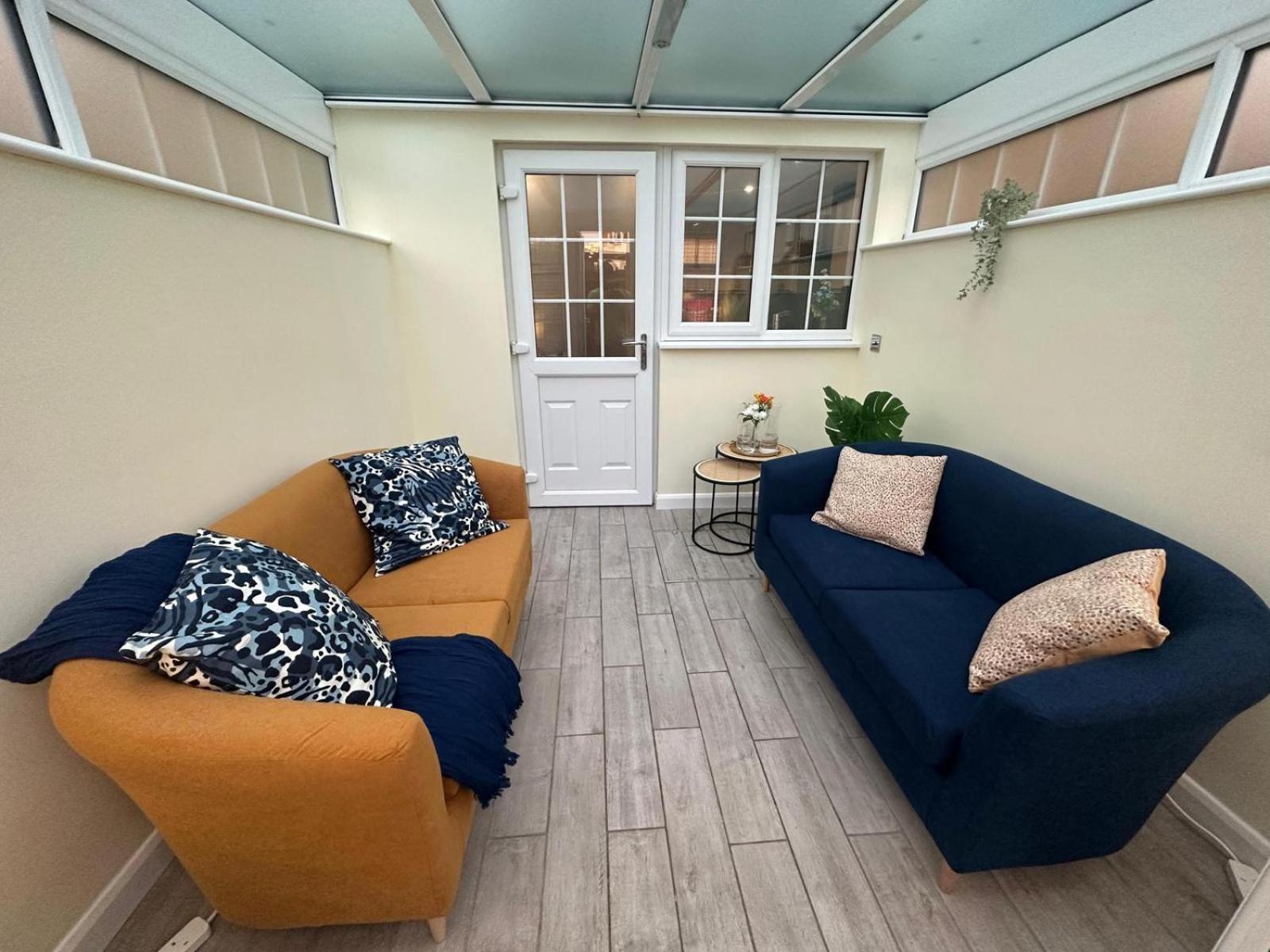 Homestay Stylish Townhouse-central Location-great Discoun S *