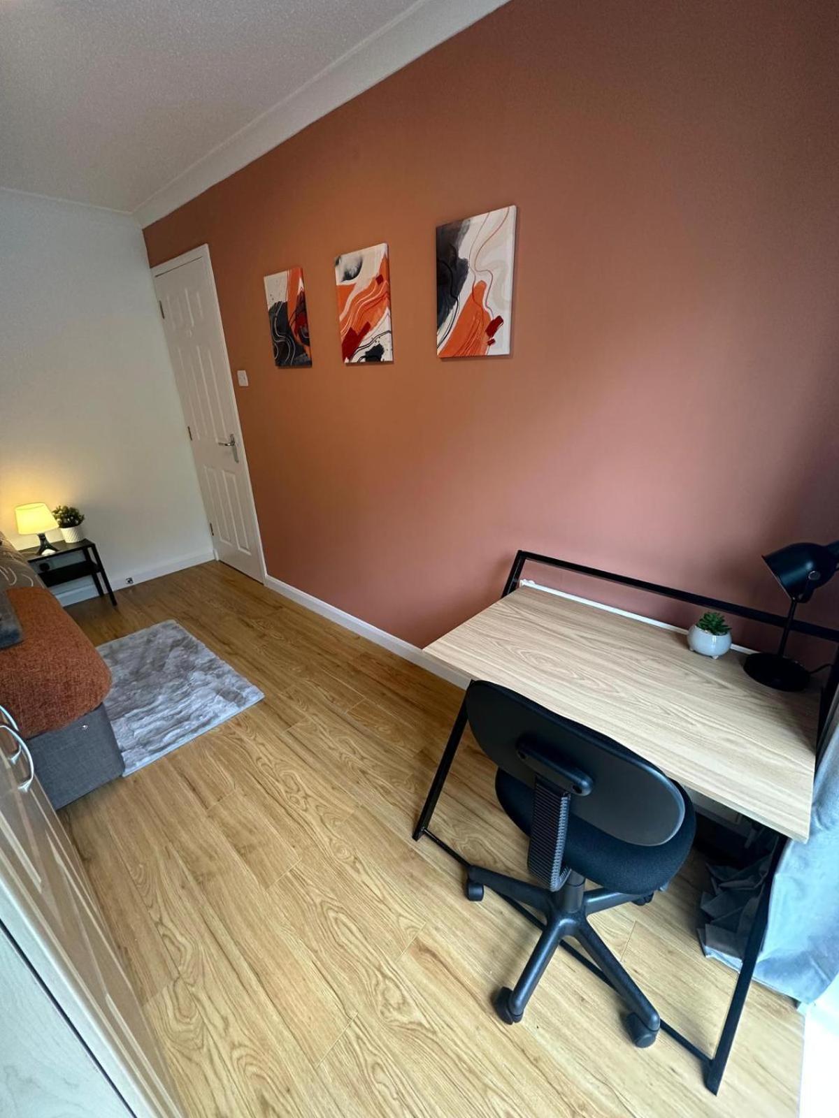 Homestay Stylish Townhouse-central Location-great Discoun S
