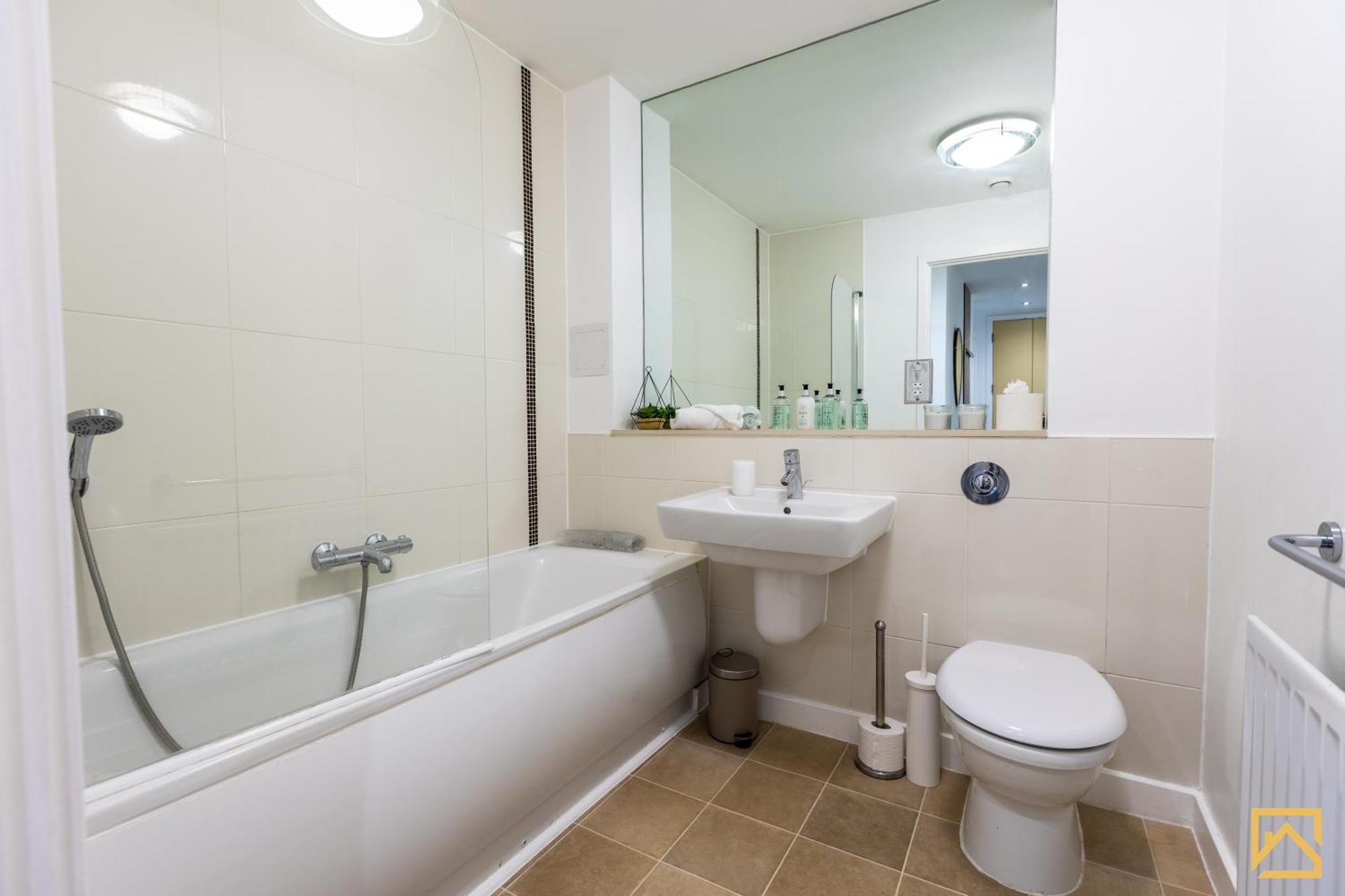 Luxury 2-bed In Mk By Valore Services Apartamento Milton Keynes