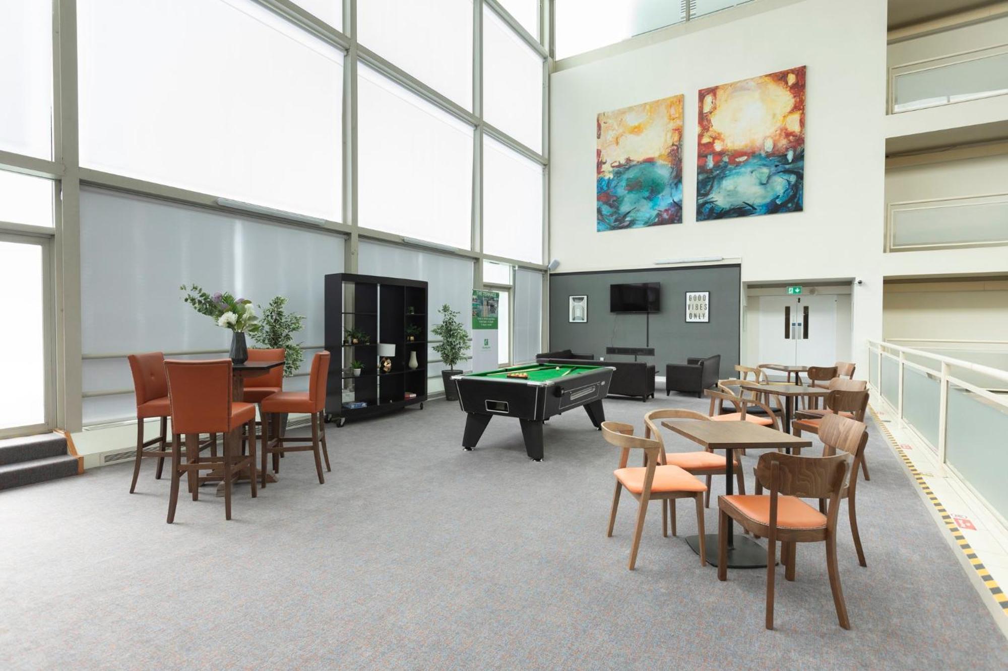 By Ihg