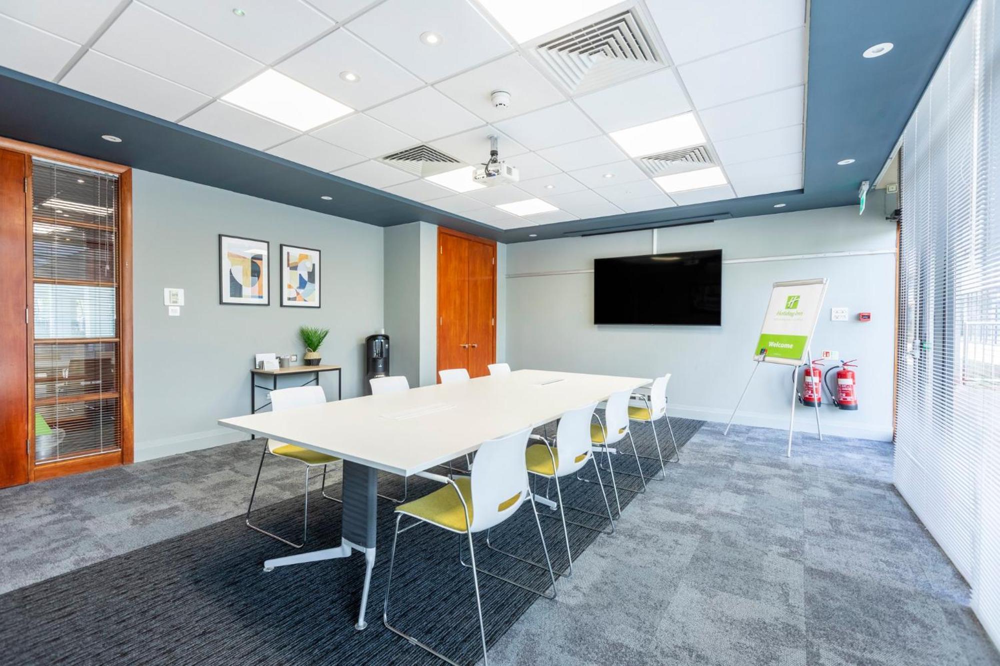By Ihg 4* Milton Keynes