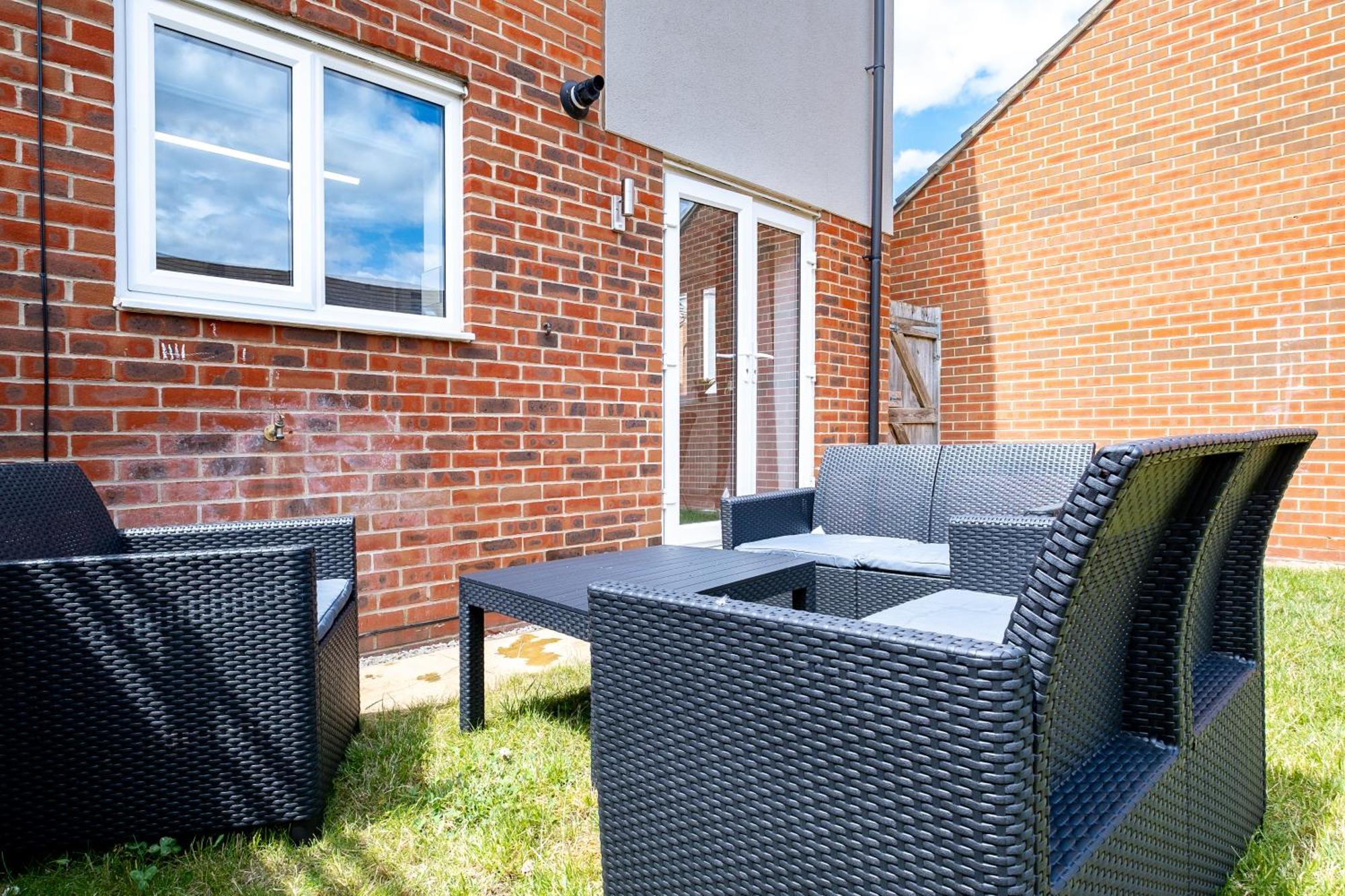 Contractors Retreat 3 Bed House, Sleeps Up To 7, Free Parking Milton Keynes