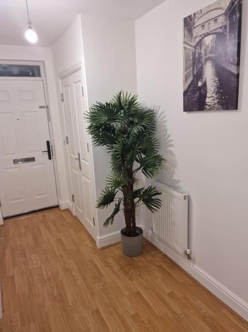 Nightrest Homes 6 Bedroom House- Smart Tv In Each - Parking - Wifi -milton Keynes Milton Keynes