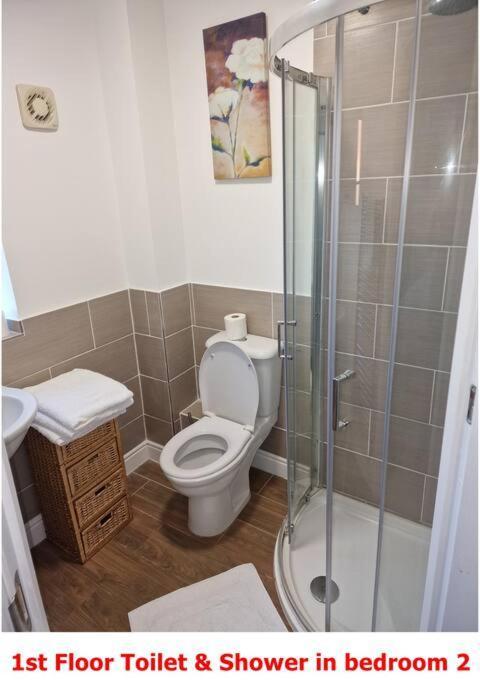 Nightrest Homes 6 Bedroom House- Smart Tv In Each - Parking - Wifi -milton Keynes Apartment *
