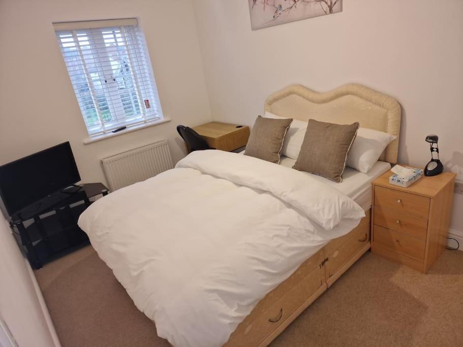 Apartment Nightrest Homes 6 Bedroom House- Smart Tv In Each - Parking - Wifi -milton Keynes