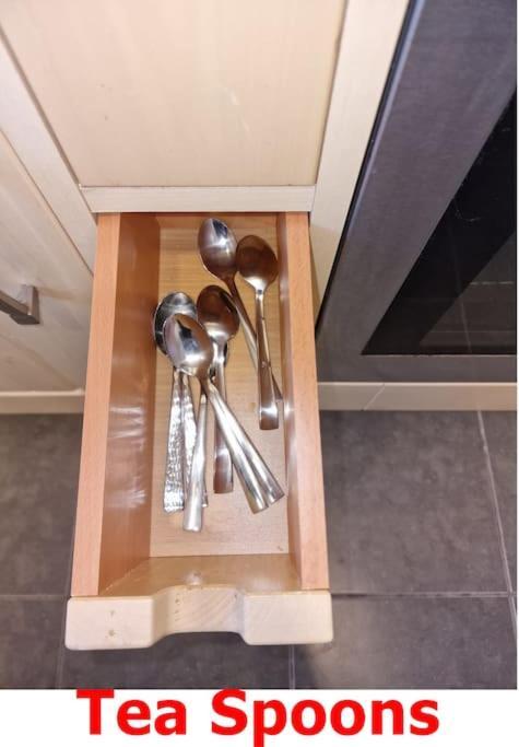 Nightrest Homes 6 Bedroom House- Smart Tv In Each - Parking - Wifi -milton Keynes Apartment *
