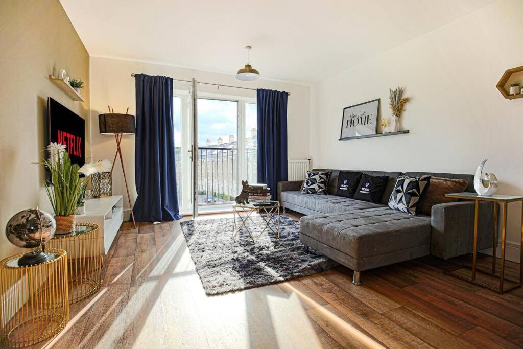 Stylish With Self-check-in, Juliet Balcony, Fast Wifi, Smart Tvs And Free Parking By Yoko Milton Keynes