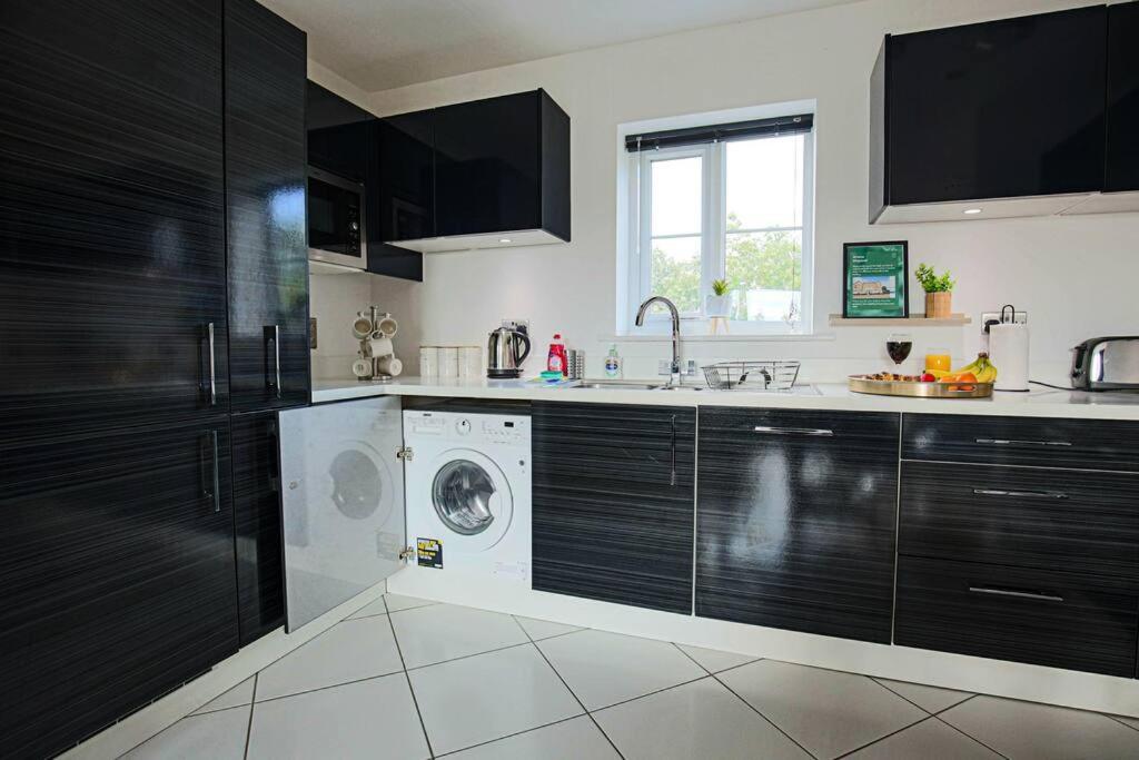 Apartment Stylish With Self-check-in, Juliet Balcony, Fast Wifi, Smart Tvs And Free Parking By Yoko