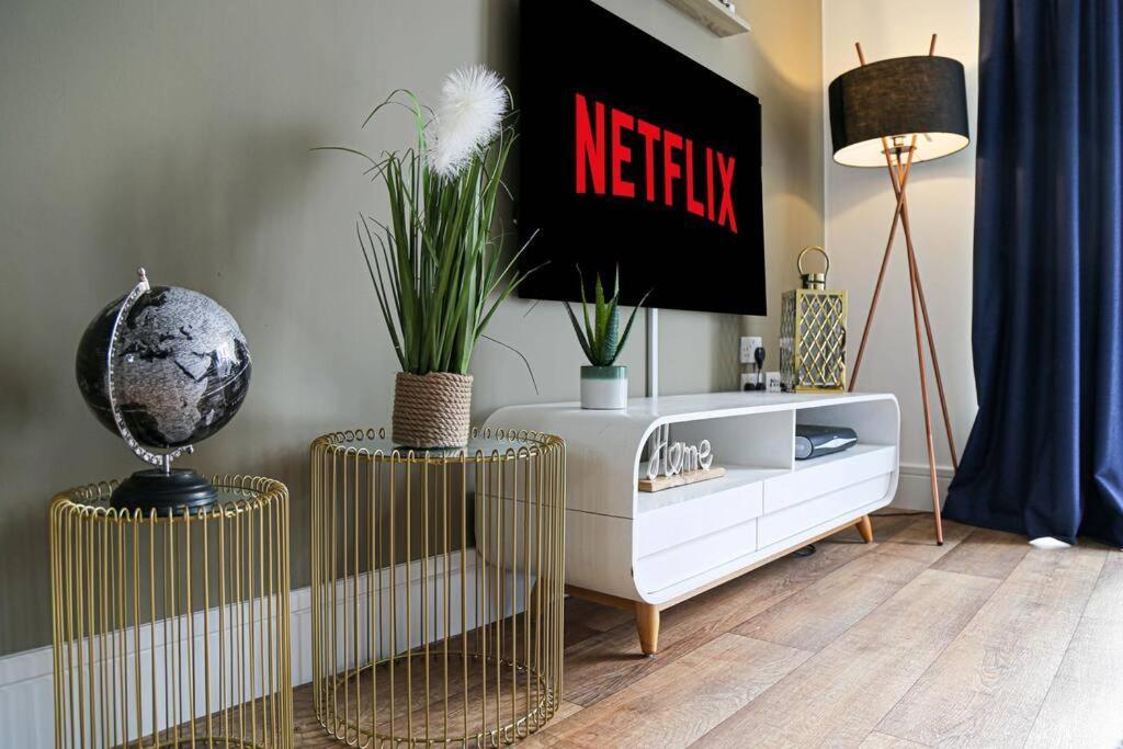 Stylish With Self-check-in, Juliet Balcony, Fast Wifi, Smart Tvs And Free Parking By Yoko * Milton Keynes