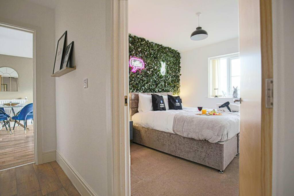 Stylish With Self-check-in, Juliet Balcony, Fast Wifi, Smart Tvs And Free Parking By Yoko Apartment Milton Keynes