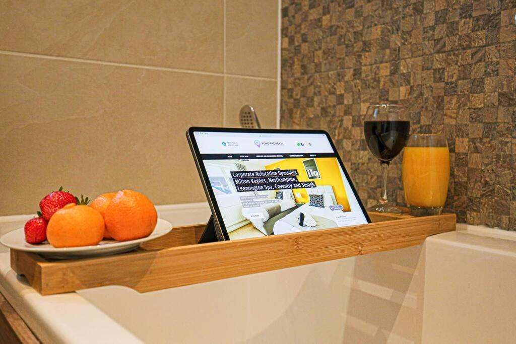Stylish With Self-check-in, Juliet Balcony, Fast Wifi, Smart Tvs And Free Parking By Yoko Apartment Milton Keynes