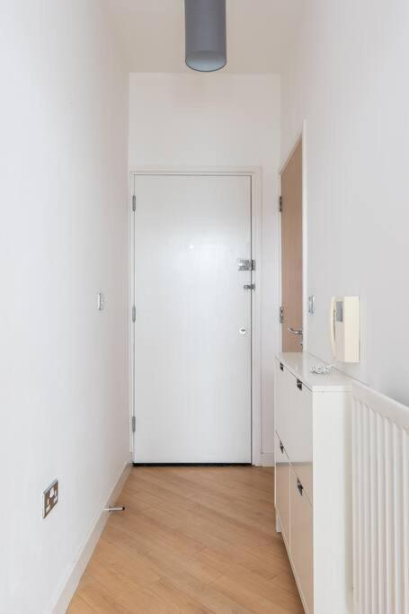 Mk 1 Bed With Parking Apartment