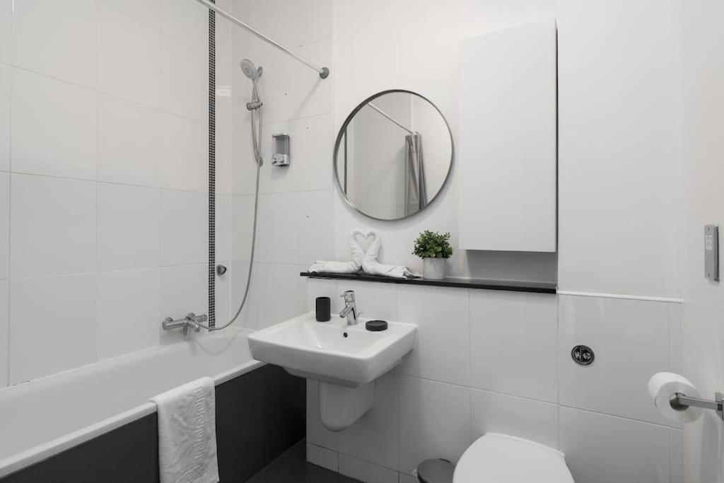 Mk 1 Bed With Parking Apartment Milton Keynes
