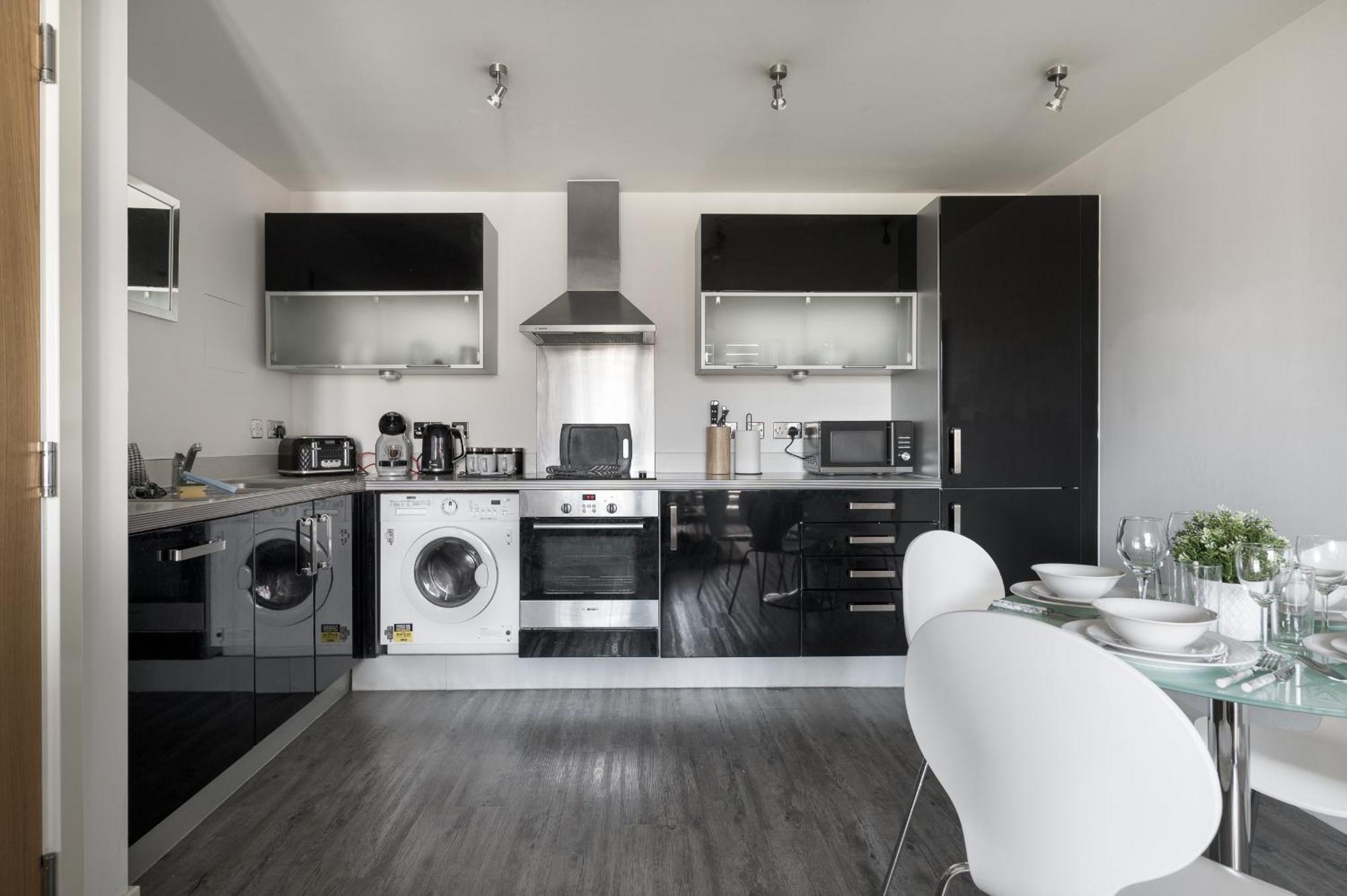 Modern 2 Bed In Mk, Free Parking, Smart Tv * Milton Keynes