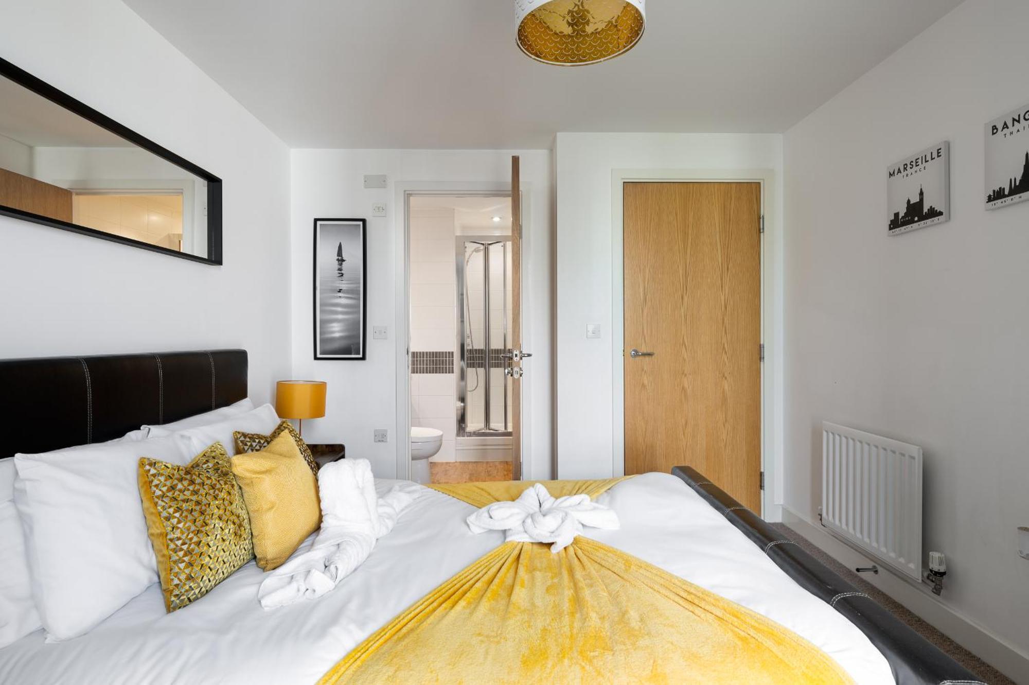 Modern 2 Bed In Mk, Free Parking, Smart Tv