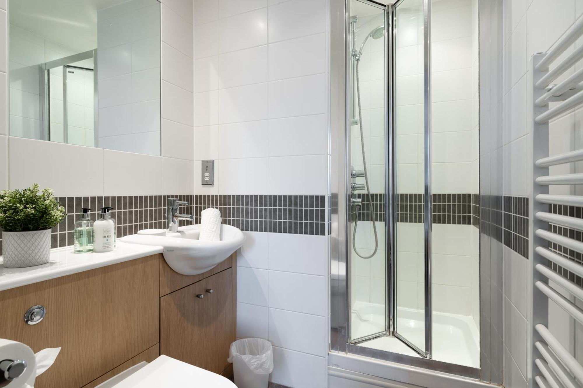 Modern 2 Bed In Mk, Free Parking, Smart Tv *