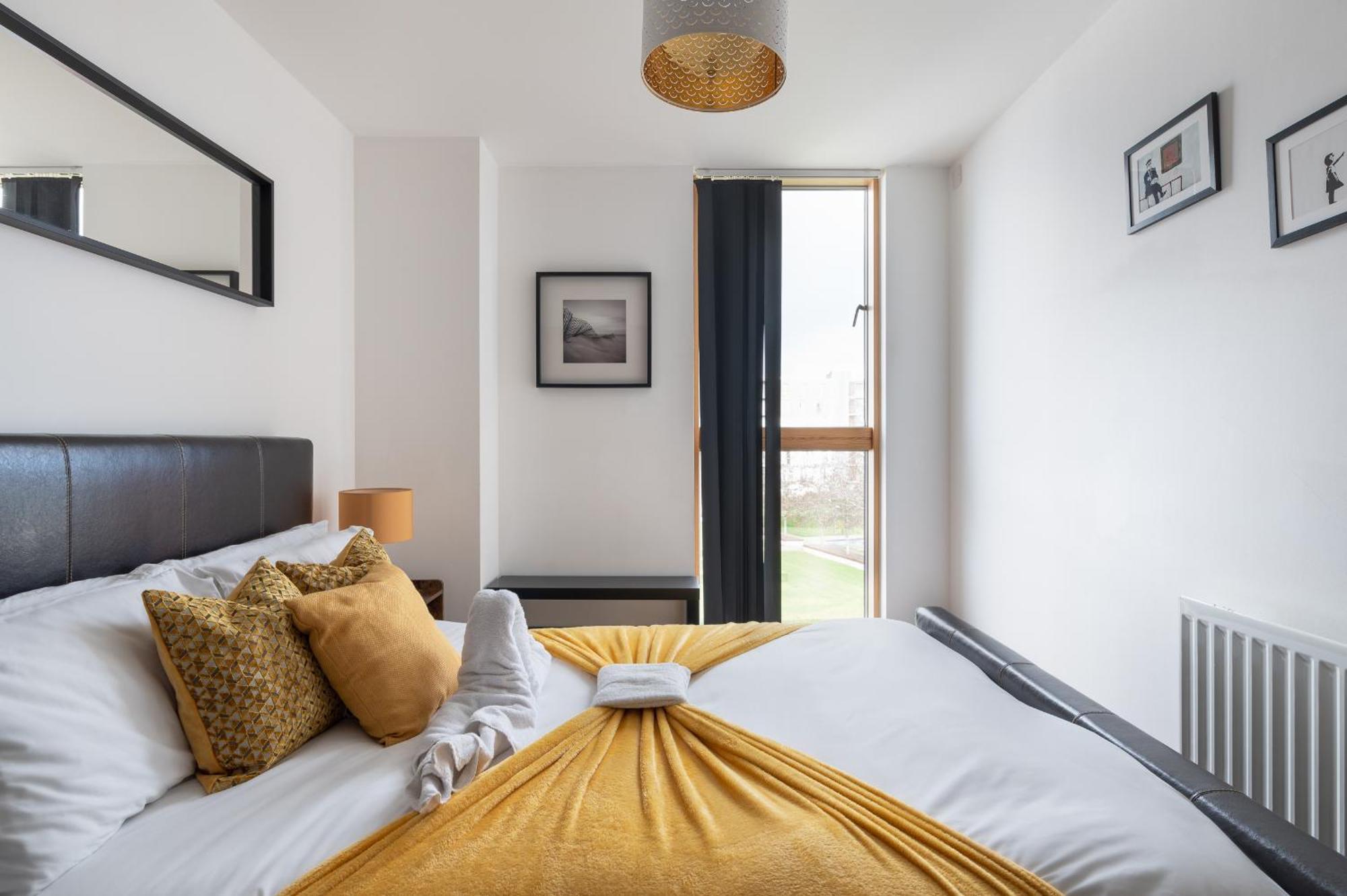 Apartment Modern 2 Bed In Mk, Free Parking, Smart Tv *