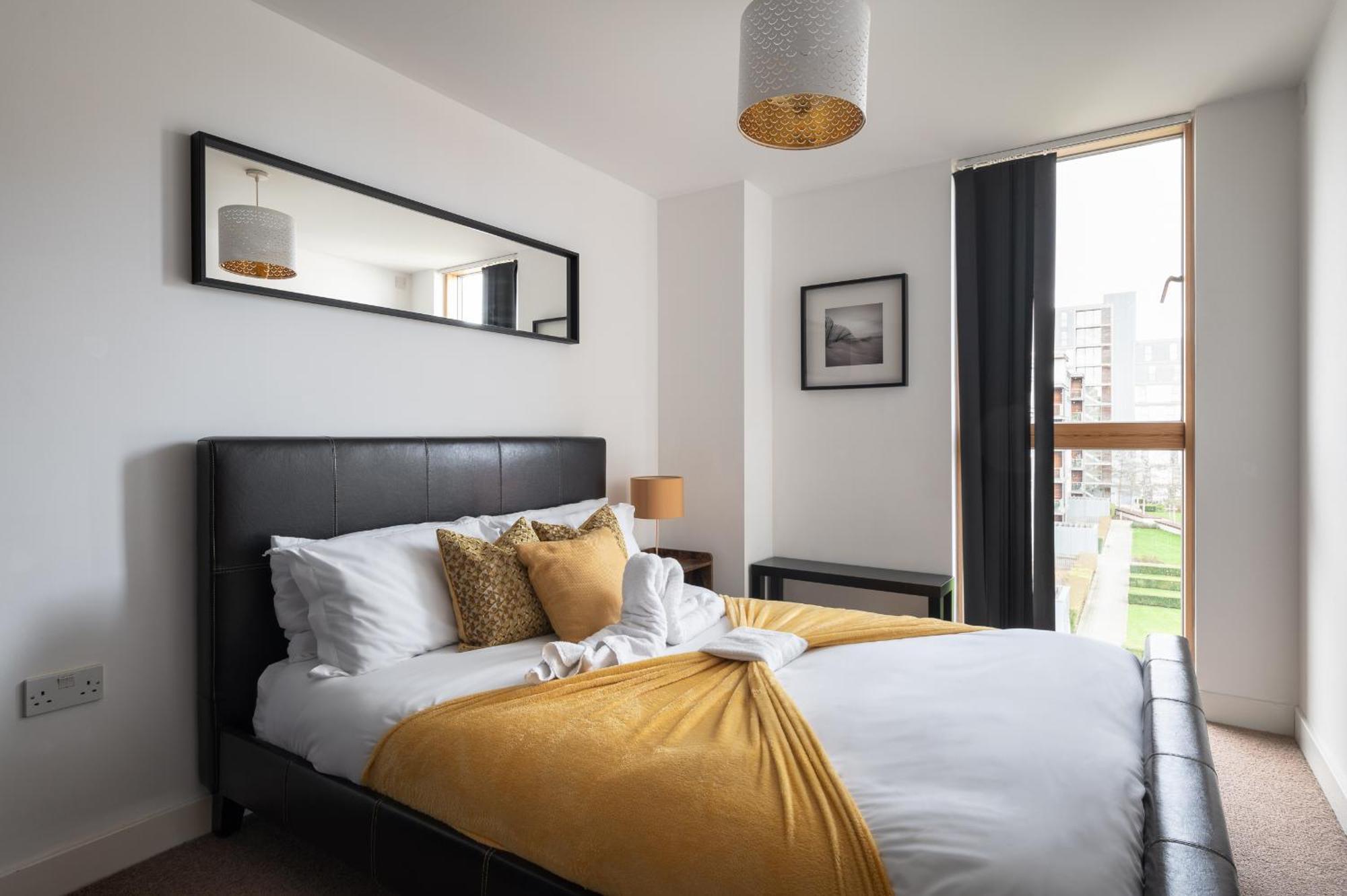 Modern 2 Bed In Mk, Free Parking, Smart Tv