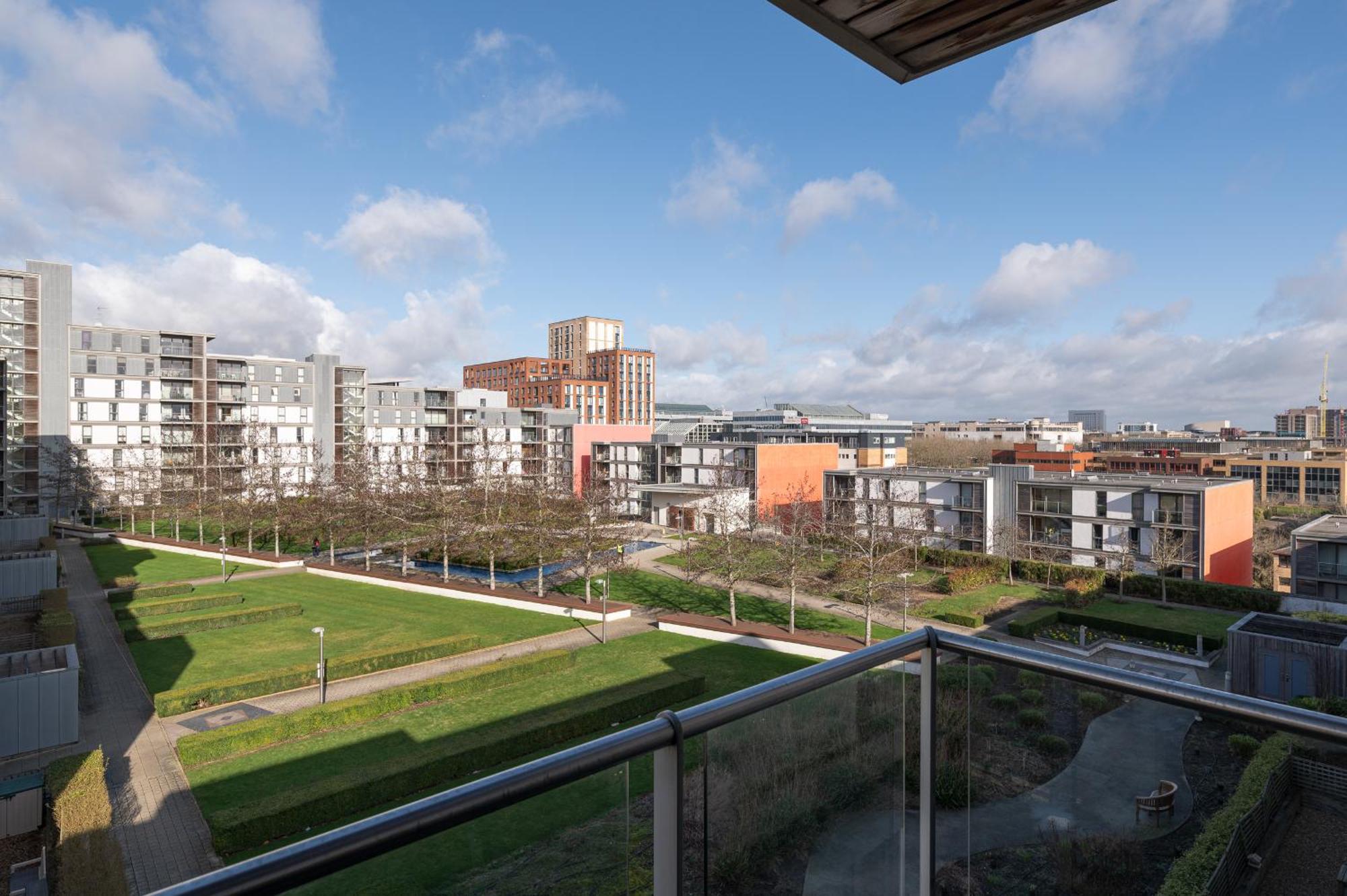 Apartment Modern 2 Bed In Mk, Free Parking, Smart Tv *