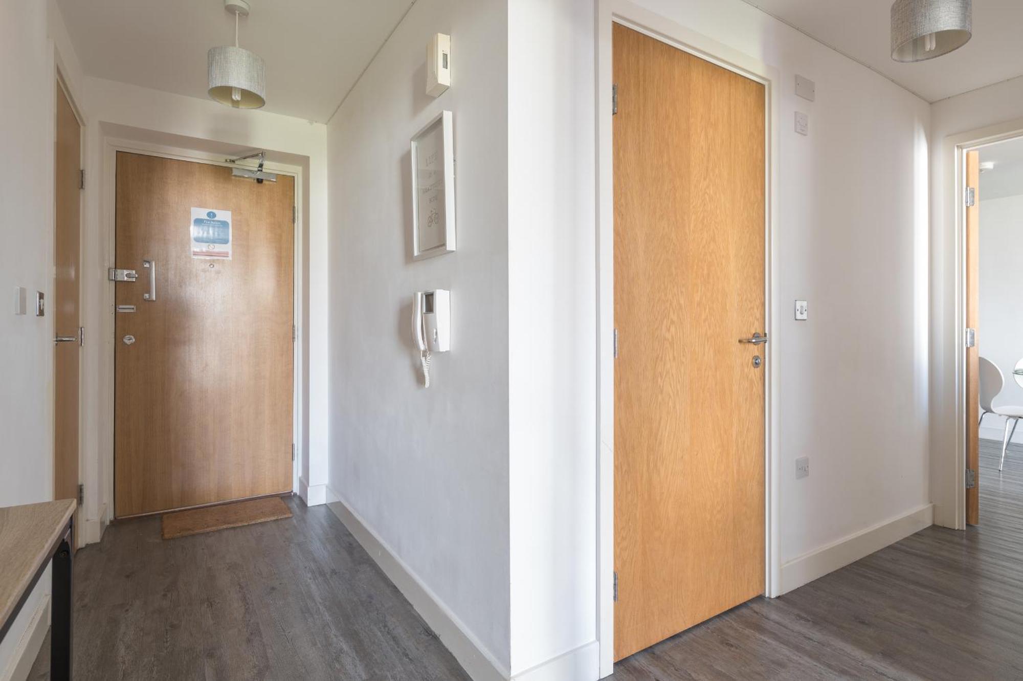 Modern 2 Bed In Mk, Free Parking, Smart Tv * Milton Keynes