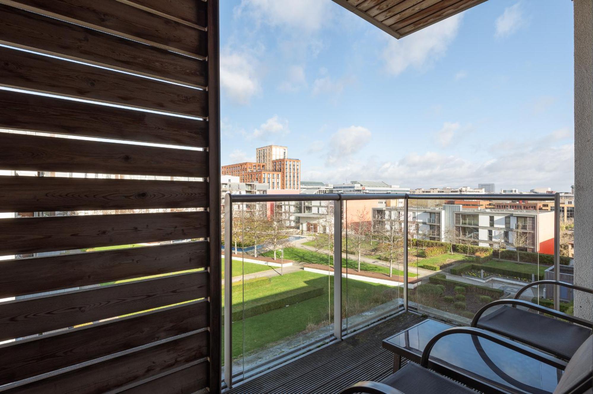 Modern 2 Bed In Mk, Free Parking, Smart Tv *
