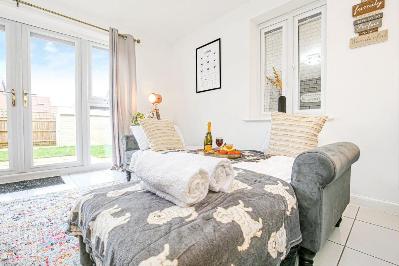 Alpha Properties: Luxury In Shared House With Smart Amenities Milton Keynes