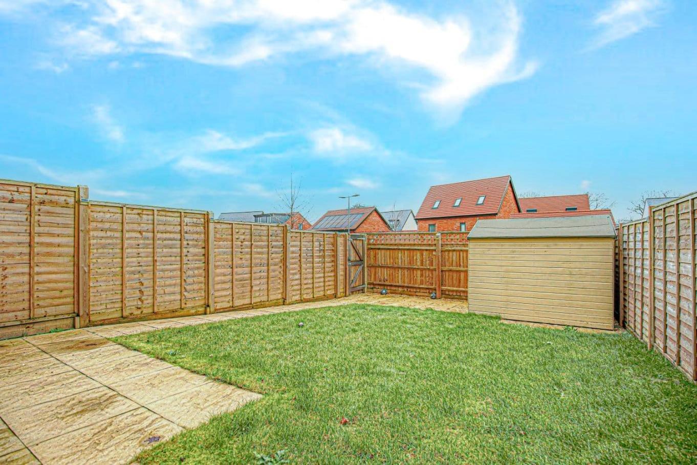 Homestay Alpha Properties: Luxury In Shared House With Smart Amenities Milton Keynes