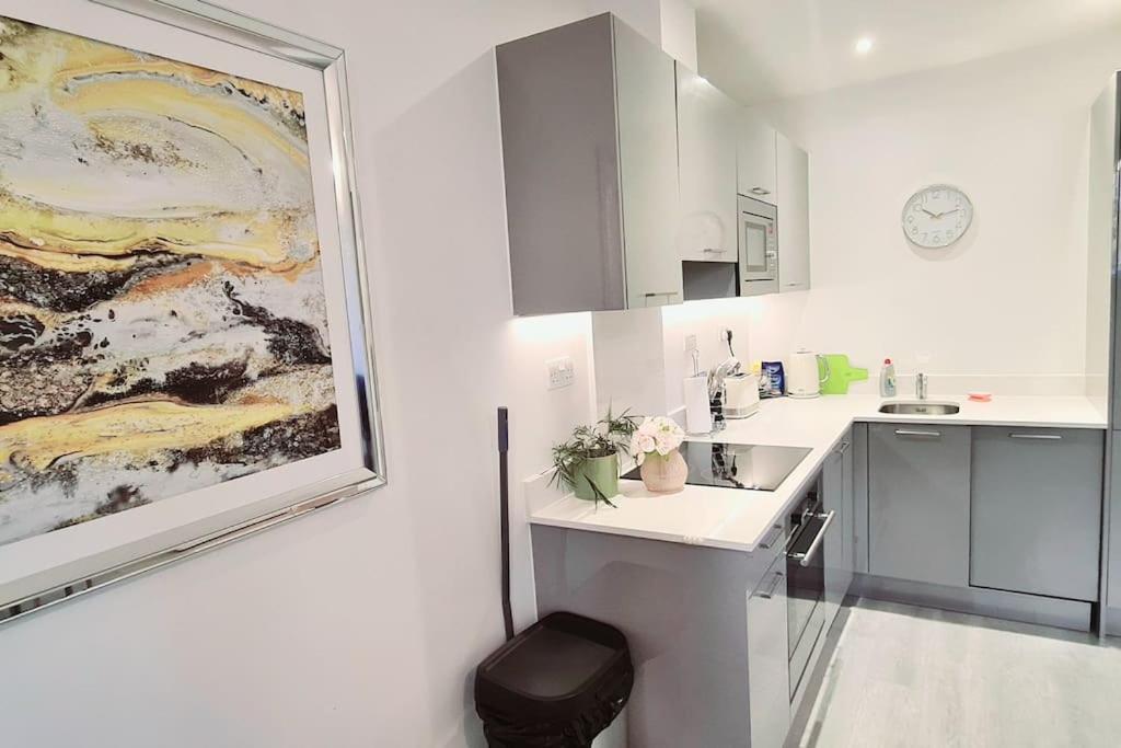 Towergate Apartment *