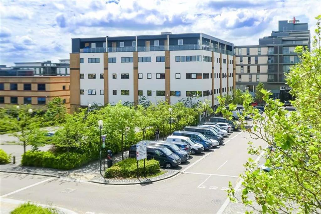 Towergate Apartment *