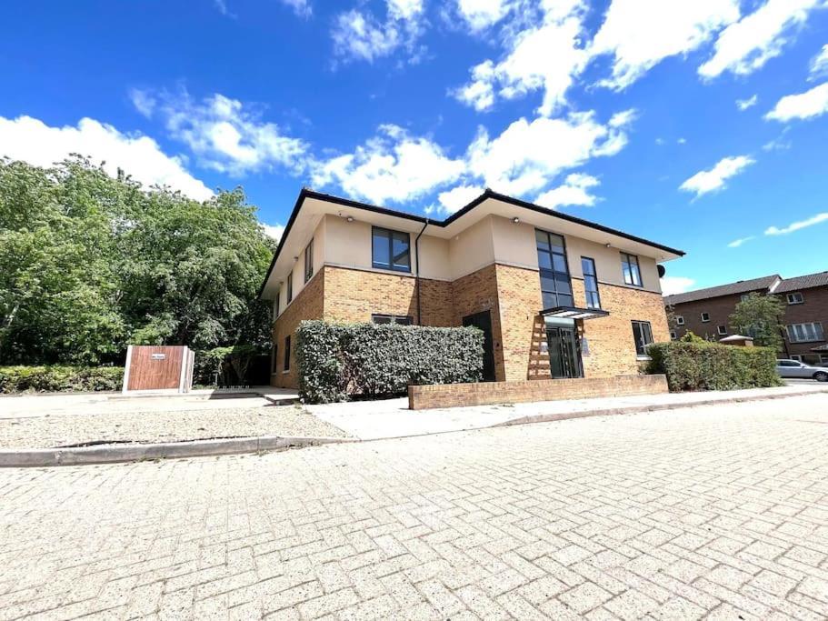 Luxury 5 Apartment Milton Keynes
