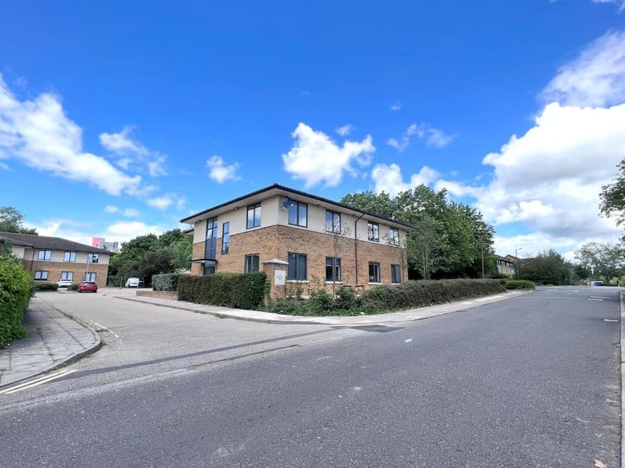 Luxury 5 Apartment Milton Keynes
